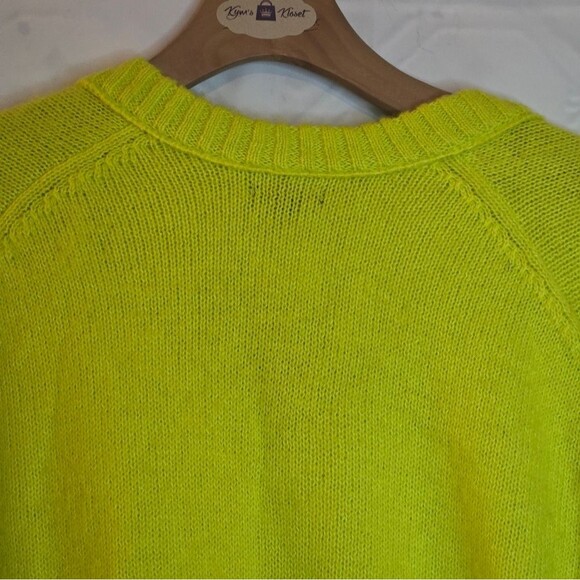 Wild Fable Women's V Neck Fuzzy Sweater Oversized Pullover Vibrant NWT Sz M - Picture 5 of 13